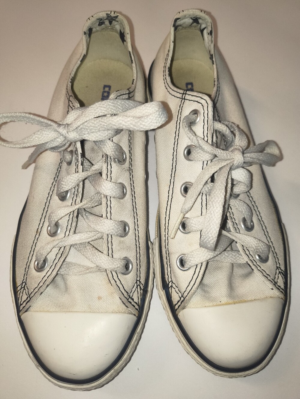 White Converse Chuck Taylor Sneakers / Youth 2.5 / EUR 34